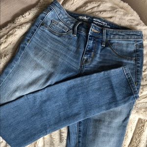 Mid rise, power stretch jean size 00/24R
